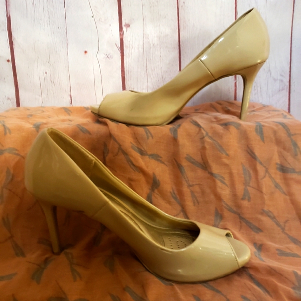 Nude Pumps